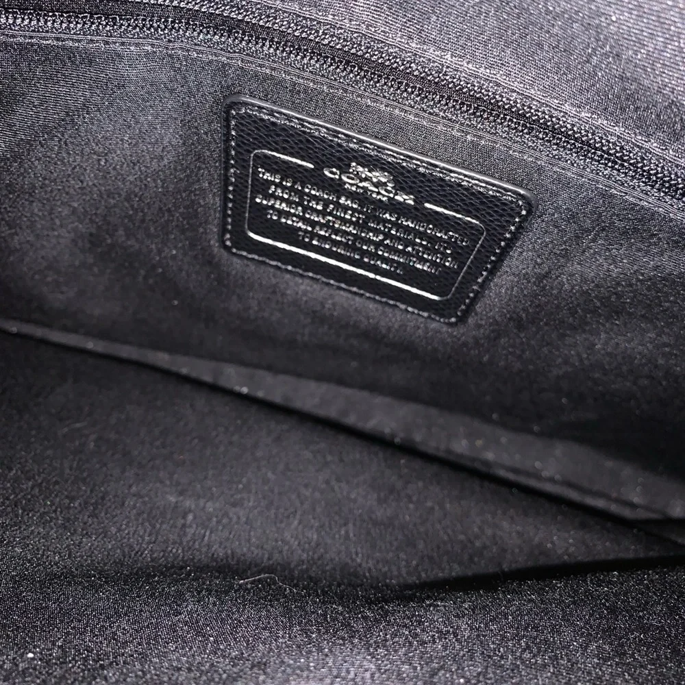 AUTHENTIC- COACH Christie Cross Grain Leather Carryall in Black and Taupe. - Picture 5 of 8